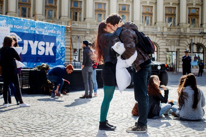 pillow fight documentary photography 001 880
