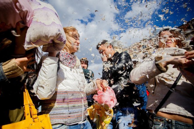 pillow fight documentary photography 007 880