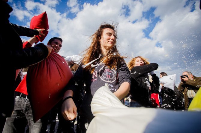 pillow fight documentary photography 009 880