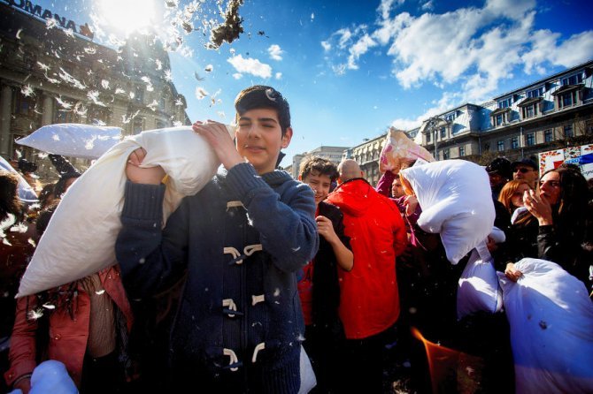 pillow fight documentary photography 012 880