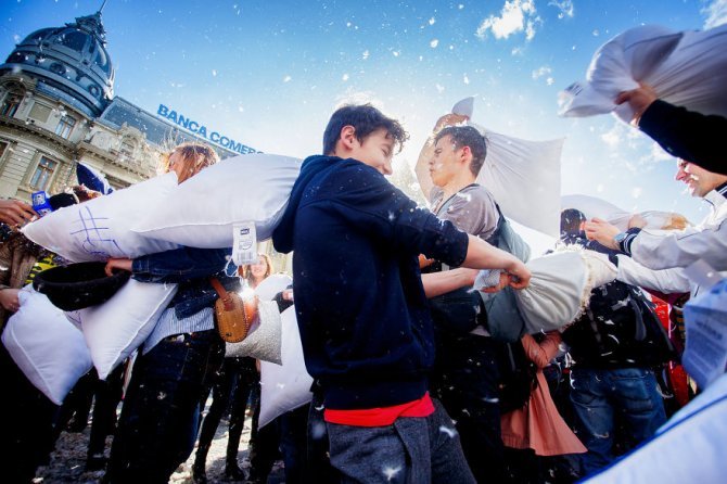 pillow fight documentary photography 013 880