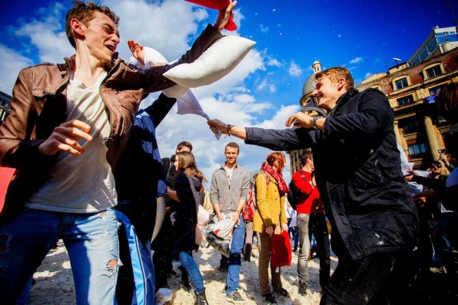pillow fight documentary photography 019 880