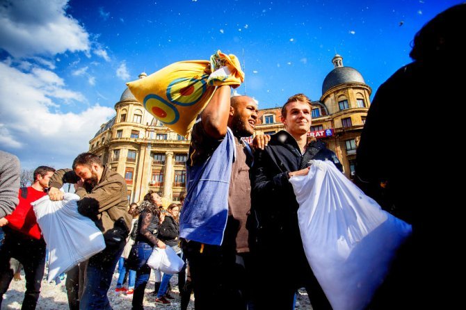 pillow fight documentary photography 020 880