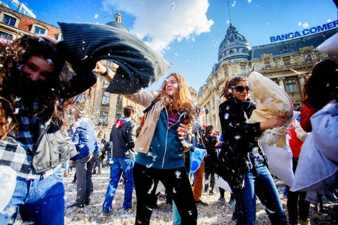 pillow fight documentary photography 023 880