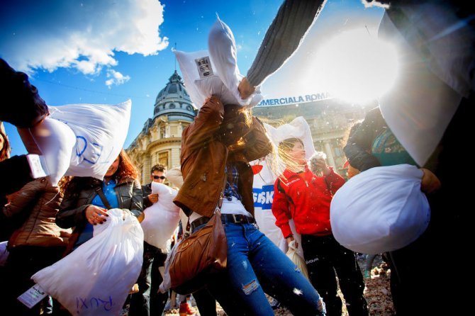 pillow fight documentary photography 026 880