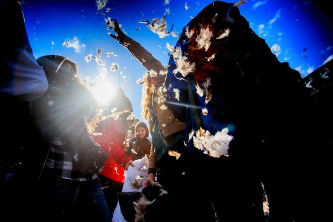 pillow fight documentary photography 031 880
