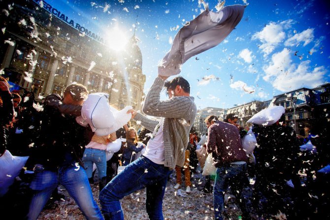 pillow fight documentary photography 032 880