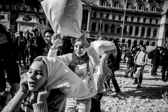 pillow fight documentary photography 037 880