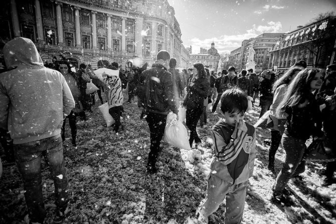 pillow fight documentary photography 038 880