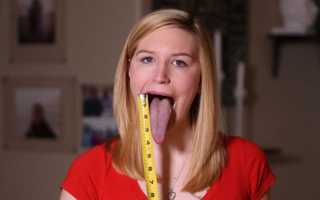 this_girl_has_a_freaky_body_part_that_could_set_records_640_04