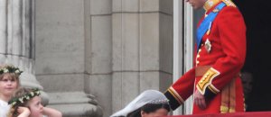 L'inchino di Kate a William
