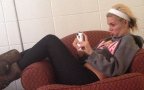 500x493xcaught taking selfie blonde uggs.jpg.pagespeed.ic.LEISiPEm84