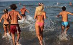 Ragazzi in spiaggia rimini