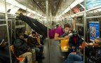 Persone strane metropolitana assurde foto