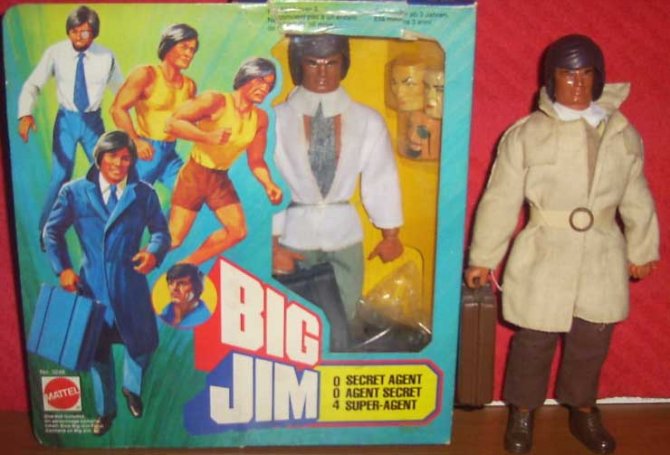 Il mio sogno segreto. Dei Big Jim normali non me ne fregava niente, ma lui era malevolo e affascinante, con la sua parrucca quadrata di plastica e le facce intercambiabili, che al prezzo di uno portavi a casa almeno 3 giocattoli. Erroneamente accusato di relazione con Barbie, in realtà Big Jim era dedito solamente al lavoro, come dimostrato dalle sue mille tipologie, sempre produttive, dal calzolaio al neurochirurgo. Anche questo prodotto da Mattel, dagli anni 70, come risposta a G.I.Joe, che in America andava un casino.