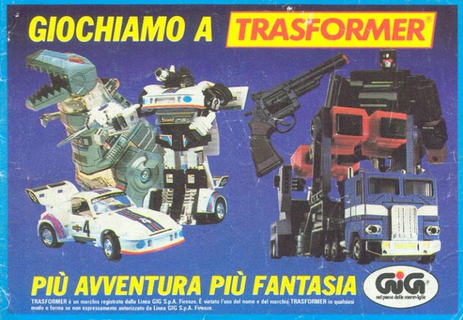 Quelli della Gig di Firenze erano i Trasformer ed erano una palese imitazioni di quelli americani della Hasbro, ma a noi da piccoli cosa ce ne fregava? Nulla. Infatti partirono collezioni a caso, tra i robot fiorentini che si trasformavano in orologi, pistole e dinosauri, e quelli americani, che erano più organizzati e si trasformavano solo in veicoli: camion, auto, moto. Se quelli fiorentini sono vissuti solo prima del verosimile arresto dei falsari, quelli originali sono diventati un franchise immenso, con film hollywoodiani, cartoni animati e Megan Fox.