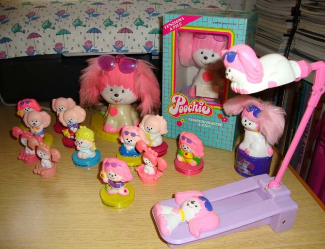 Altro prodotto viralissimo della Mattel, una cagnolina fashion e fucsia coi capelli raccolti in trecce e gli occhiali da sole, per ricordare al mondo che è sbarazzina e anticonformista. È stata protagonista di un mondo intero di accessori, dagli zaini ai timbrini, dai peluche al cartone animato. In Italia, visto l’incredibile successo, fu stampato un giornalino a lei dedicato.
