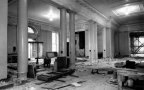 Casa bianca distrutta foto