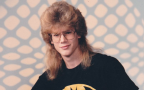 Impossibile resistere al richiamo del mullet, l’acconciatura più imbarazzante degli anni ’80