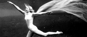 Youll Be Amazed By The Worlds First Underwater Photos