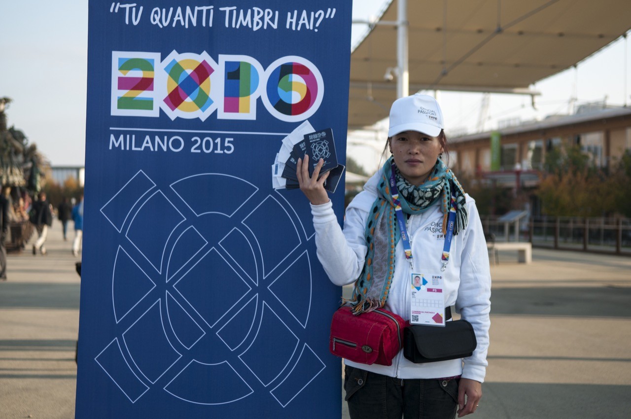 Ultimo giorno anche per i passaporti di Expo, in vendita a 5 euro - Foto: Gabriele Ferraresi
