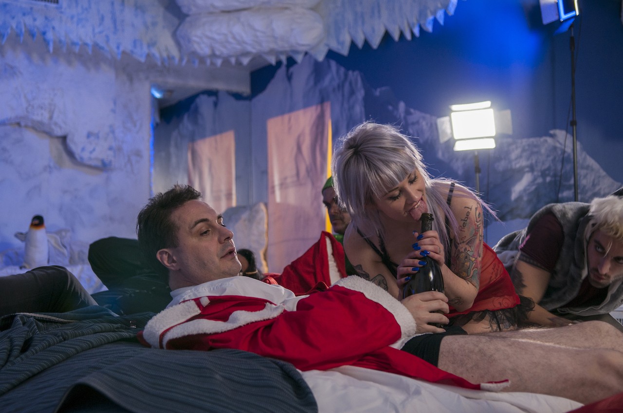 Andrea Diprè con Denise Odorico sul set del suo prossimo video natalizio - foto: Gabriele Ferraresi