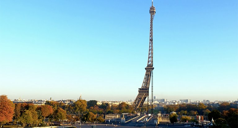 E se Parigi fosse solo un set cinematografico?