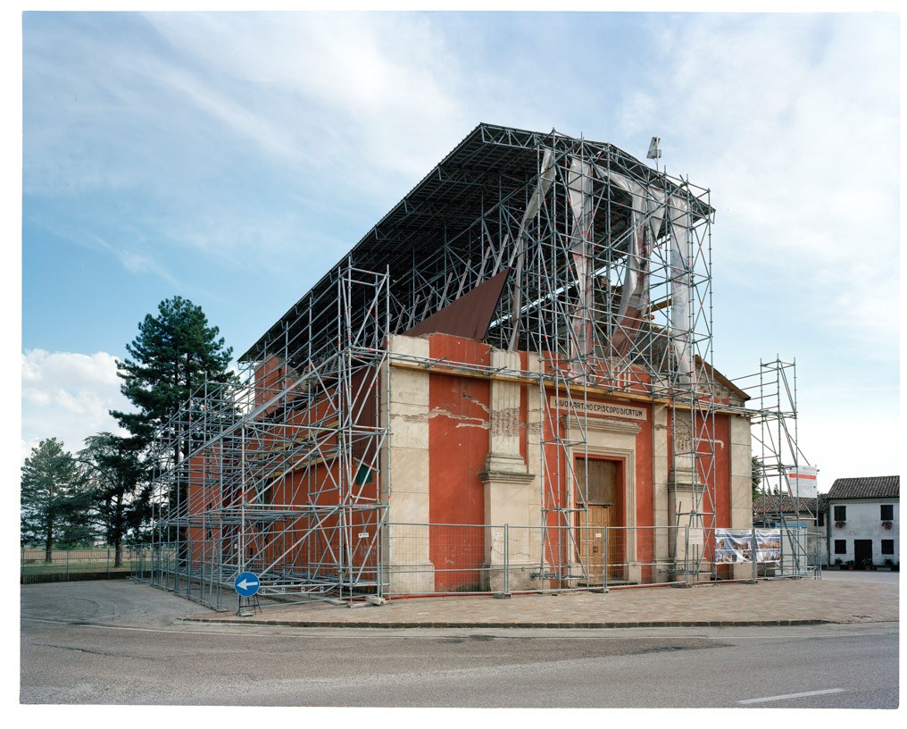 Ettore Moni fotografa le chiese terremotate dell'Emilia Romagna
