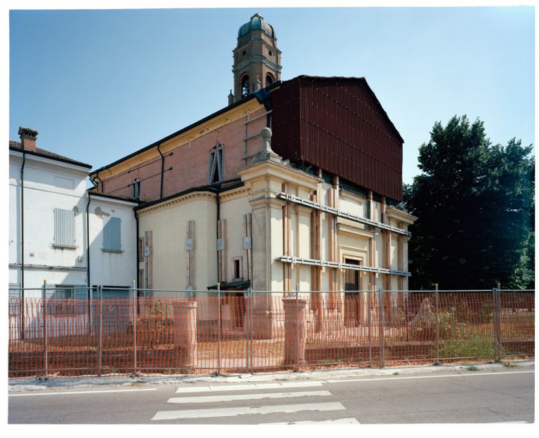 Ettore Moni fotografa le chiese terremotate dell'Emilia Romagna