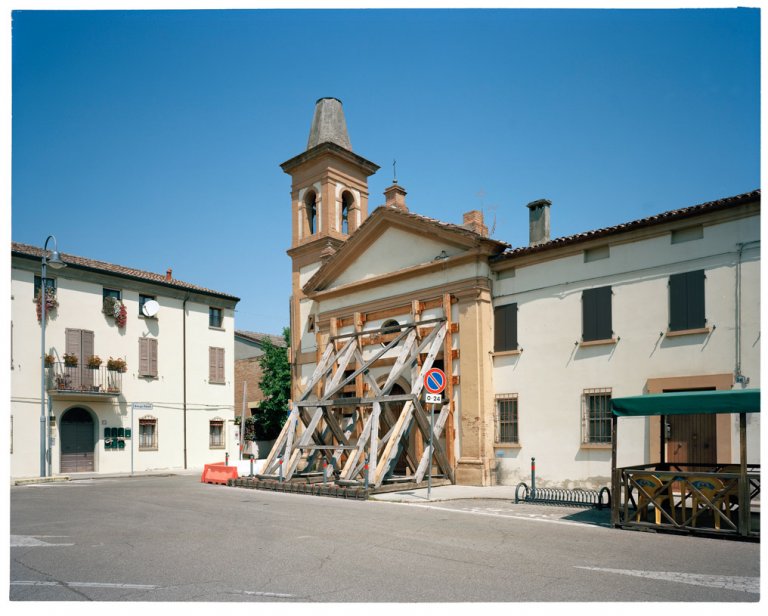 Ettore Moni fotografa le chiese terremotate dell'Emilia Romagna