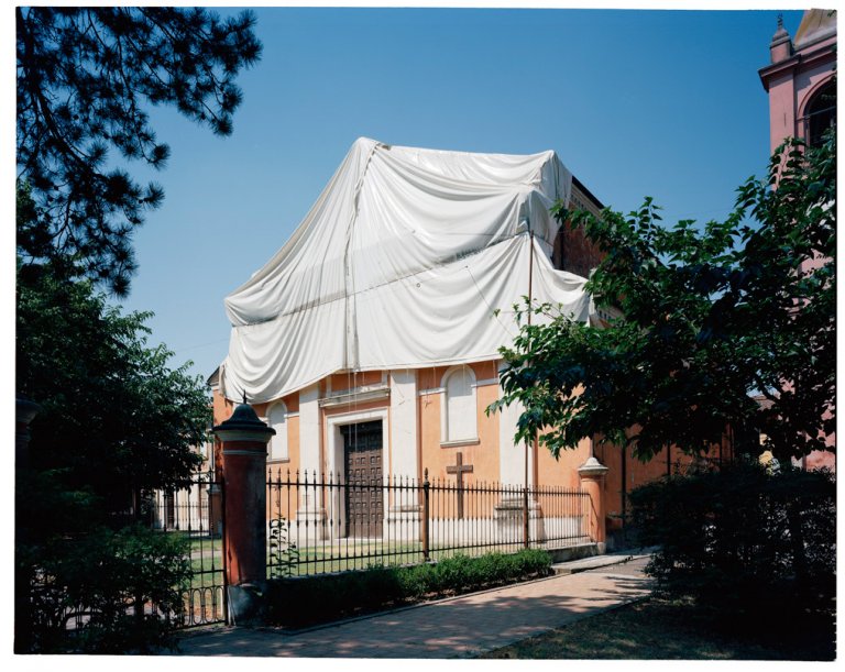 Ettore Moni fotografa le chiese terremotate dell'Emilia Romagna