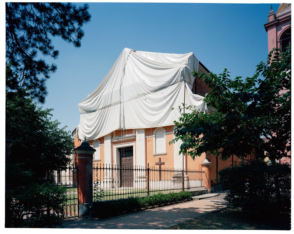 Ettore Moni fotografa le chiese terremotate dell'Emilia Romagna