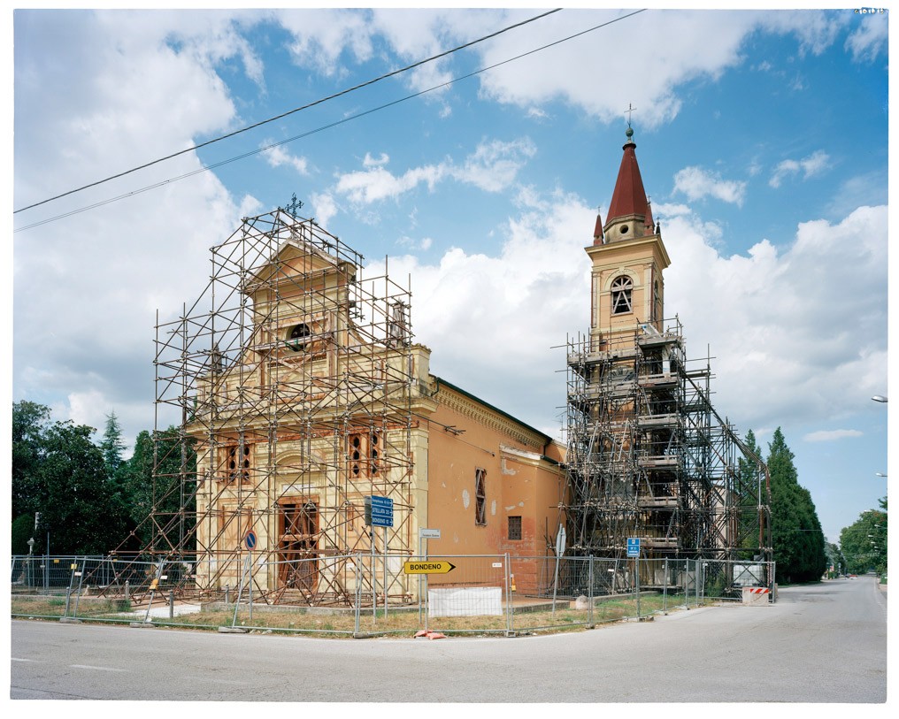 Ettore Moni fotografa le chiese terremotate dell'Emilia Romagna