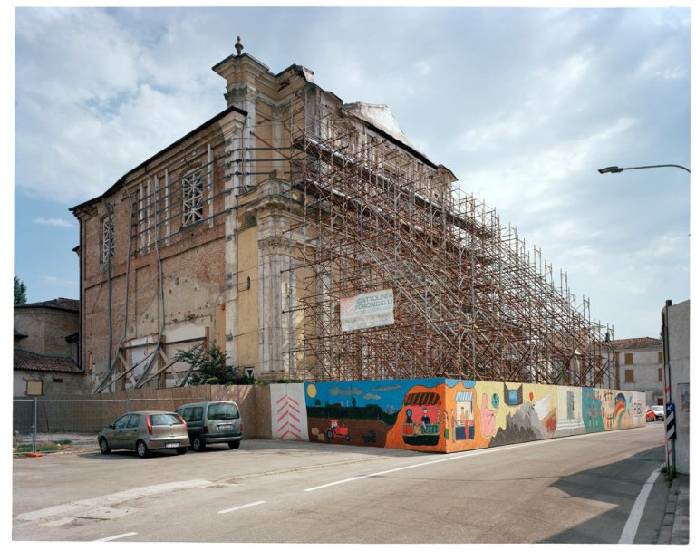 Ettore Moni fotografa le chiese terremotate dell'Emilia Romagna