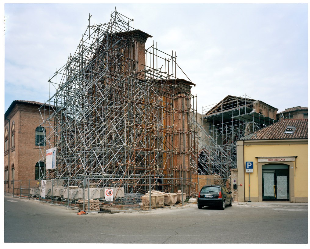 Ettore Moni fotografa le chiese terremotate dell'Emilia Romagna