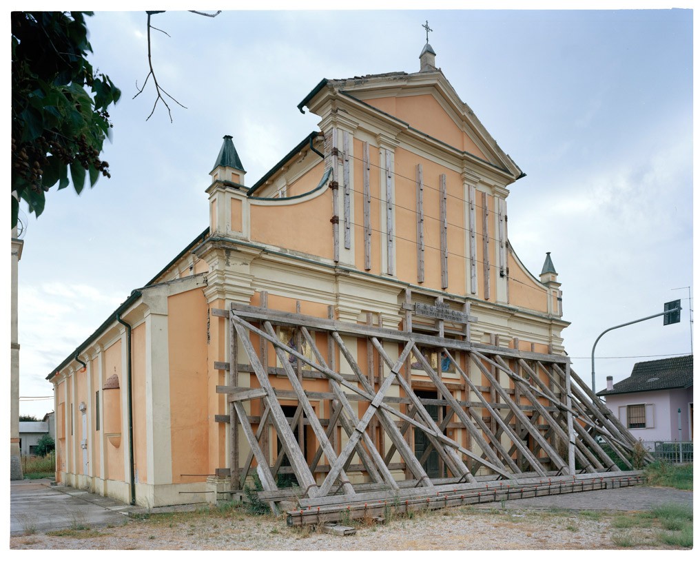 Ettore Moni fotografa le chiese terremotate dell'Emilia Romagna