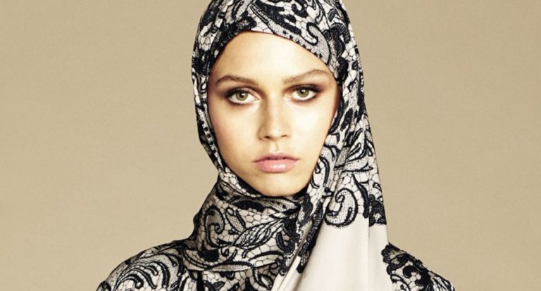 Arriva il velo firmato Dolce & Gabbana per il mercato arabo