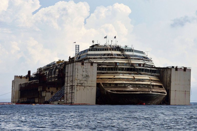 Le foto della Costa Concordia, quattro anni dopo il naufragio