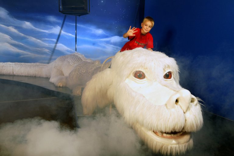 Il Museo della Storia Infinita esiste, e si può anche cavalcare il vero Fortunadrago