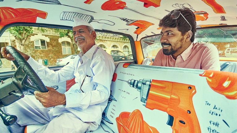 I coloratissimi interni dei taxi di Mumbai che hanno stregato i Coldplay