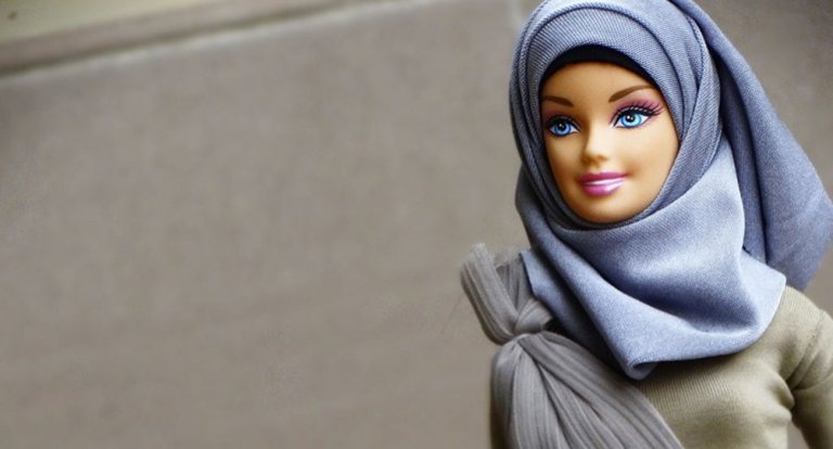 Arriva Hijarbie, la prima Barbie che indossa il velo