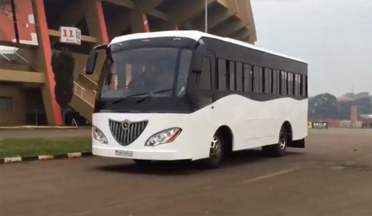 In Uganda hanno costruito un autobus che funziona a energia solare