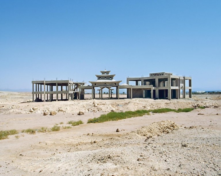 Questi hotel abbandonati nel deserto in Egitto sembrano provenire da un altro pianeta