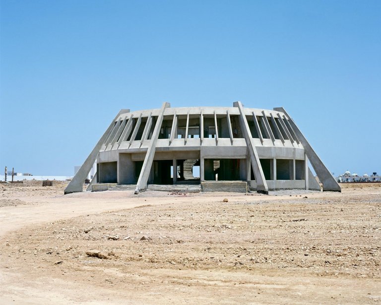 Questi hotel abbandonati nel deserto in Egitto sembrano provenire da un altro pianeta