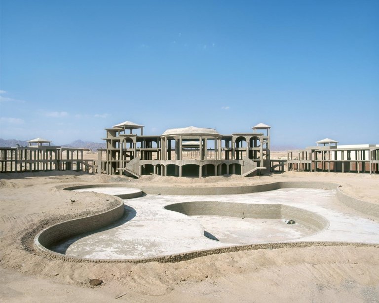 Questi hotel abbandonati nel deserto in Egitto sembrano provenire da un altro pianeta