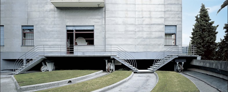 Le rotaie su cui si muoveva Villa Girasole