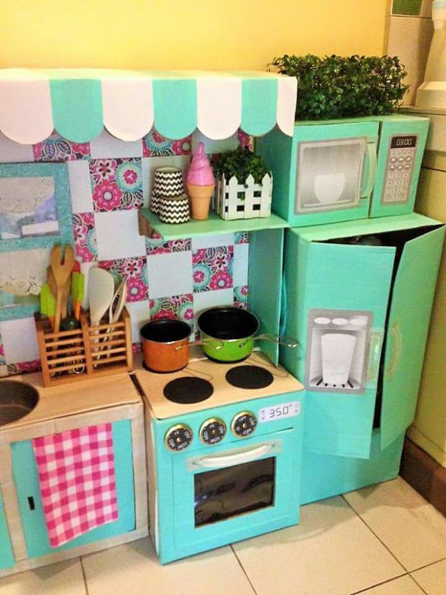 Gli adesivi in vinile sono il futuro delle cucine DIY