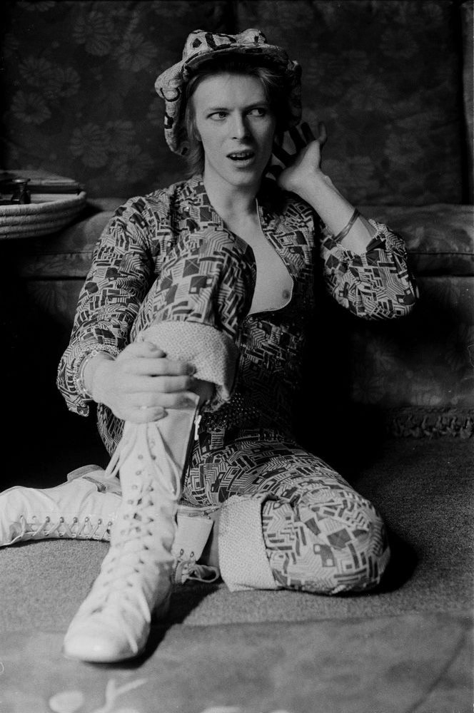 ©Michael Putland, David Bowie at home Beckenham Kent 1972