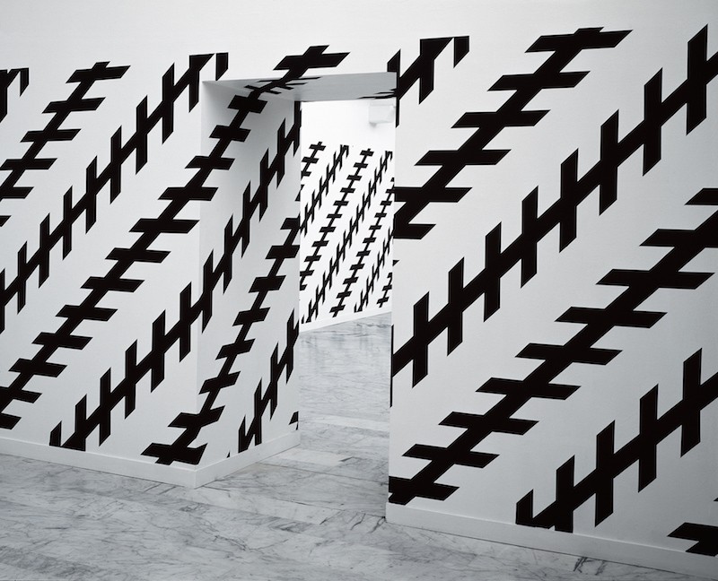 Carsten Höller Zöllner Stripes, 2001 Black wall paint or black vinyl adhesive film on white walls Dimensions variable Photo: Attilio Maranzano, 2004 Courtesy the artist