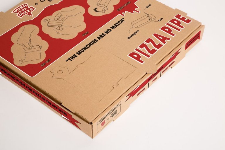 Questo cartone per la pizza diventa una pipetta per fumare marijuana